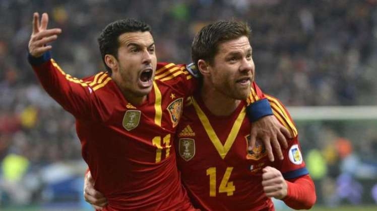 Pedro y Xabi celebran el gol del triunfo en París