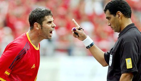 Hierro se enfrenta al árbitro del España-Corea